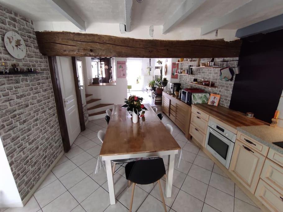 Chaleureuse Maison De Ville Avec Parking Gratuit Chinon Eksteriør bilde